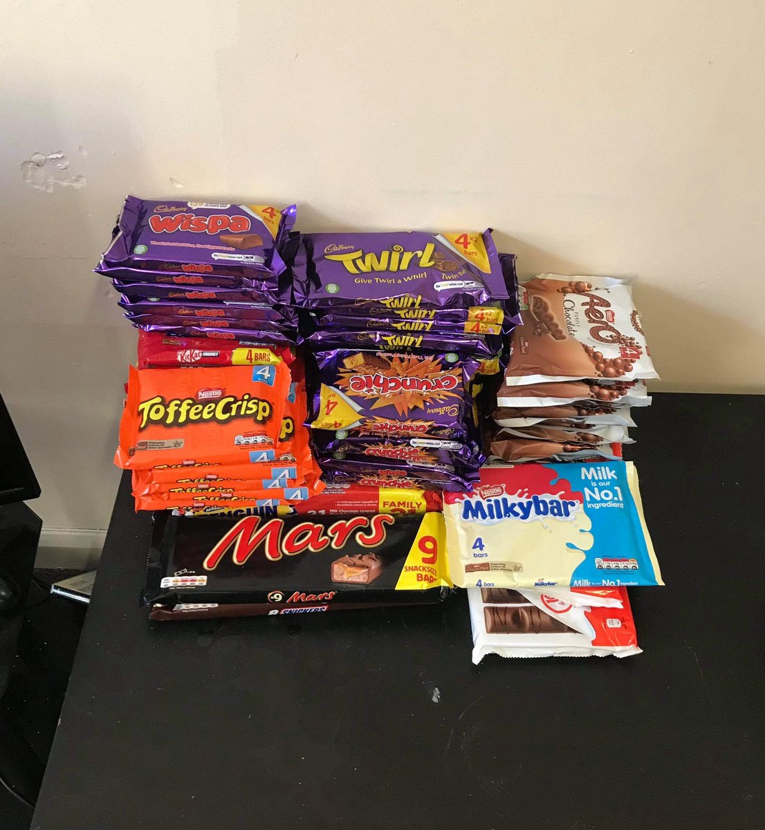 SHEFHSTSOC's tweet photo. Over the past week we’ve collected chocolate donations for our two charities, ASSIST and The Sunday Centre. Thank you so much to everyone who contributed, proud to say we collected 235 bars! A small gift like this will certainly make someone’s Christmas ❤️ https://t.co/YaHxj0EKjx