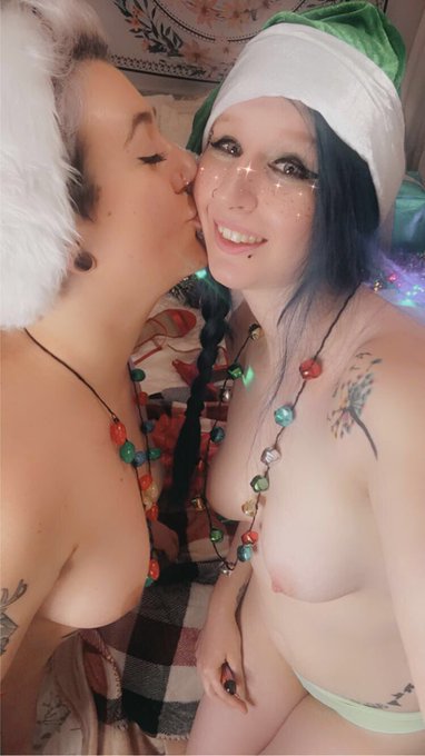 If you haven&rsquo;t subbed to the onlyfans I would! Lesbian Christmas photos just added!   https://t.co/gYpsLyhdbW  https://t<a href="/tag/newprofilepic"class="tags"><span>#newprofilepic</span></a>