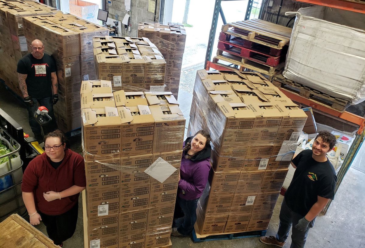 bceggs's tweet photo. With food bank use on the rise during the pandemic, BC’s egg farmers stepped up to help meet the need. Throughout the year they’ve donated $750,000 worth of eggs to Food Bank hubs across the province. 

Read more on our website! https://t.co/h204Ycsa2N https://t.co/KPX0XUZLuK