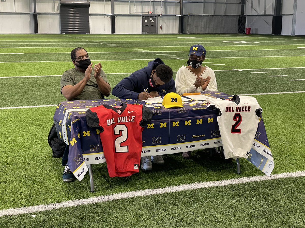 The DVISD Athletics Signing Day is under way! Tune in live at Facebook.com/delvalleisd #dvproud