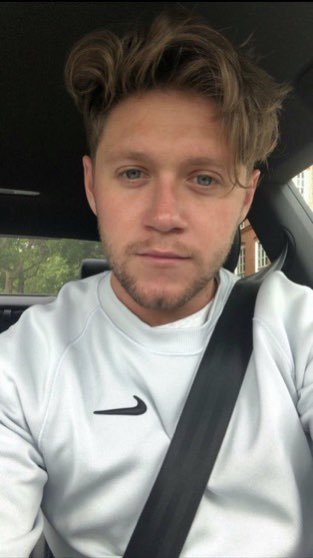 niall horans car selfies: a thread:)