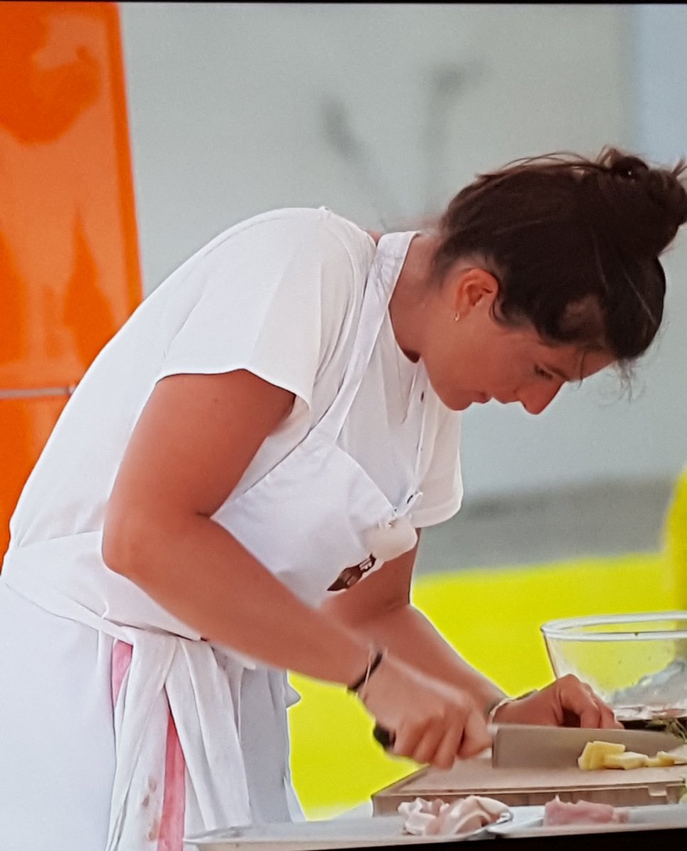 BMoojitoo's tweet photo. Non mais RESPECT pour cette femme amatrice qui gagne la battle!!
MARION bravo!!!!
#objectiftopchef https://t.co/Eg3W2qLbRP