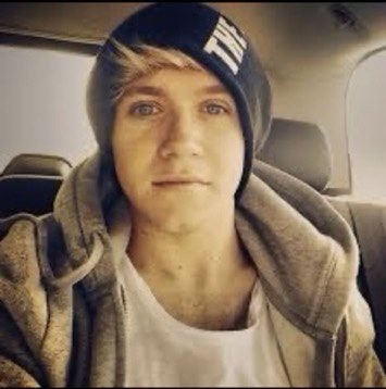 niall horans car selfies: a thread:)