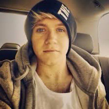 niall horans car selfies: a thread:)