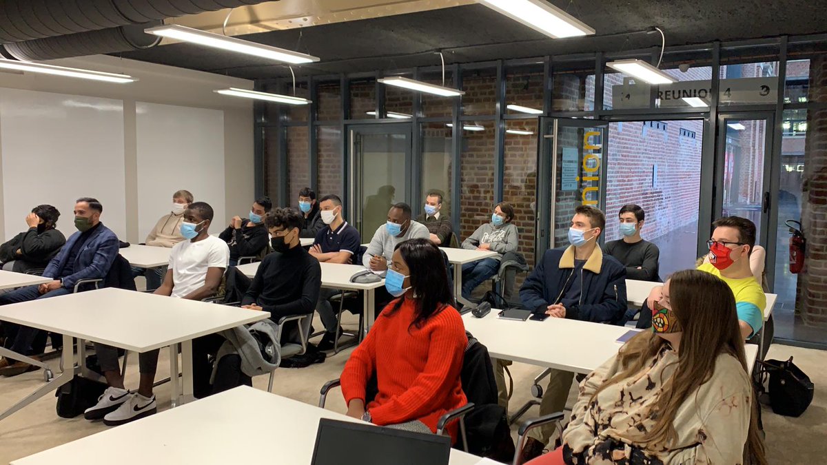 La  #promoZ fait sa #rentrée ! 🌈
C’est à <a href="/euratechnologie/">EuraTechnologies</a> que les 17 pépites Z ont été accueillis pour démarrer leur #formation au #métier de #webdevelopper. La 1ère étape consistera à travailler la cohésion de groupe, le savoir-être et la confiance en soi avec <a href="/LesDetermines/">Les Déterminés</a>.⚡️