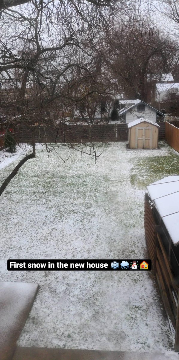 KGoogs10's tweet image. Even though I dislike cold, there's something magical about the first snow. Especially since it's the first one for our house 🥰🏠 @andSutter