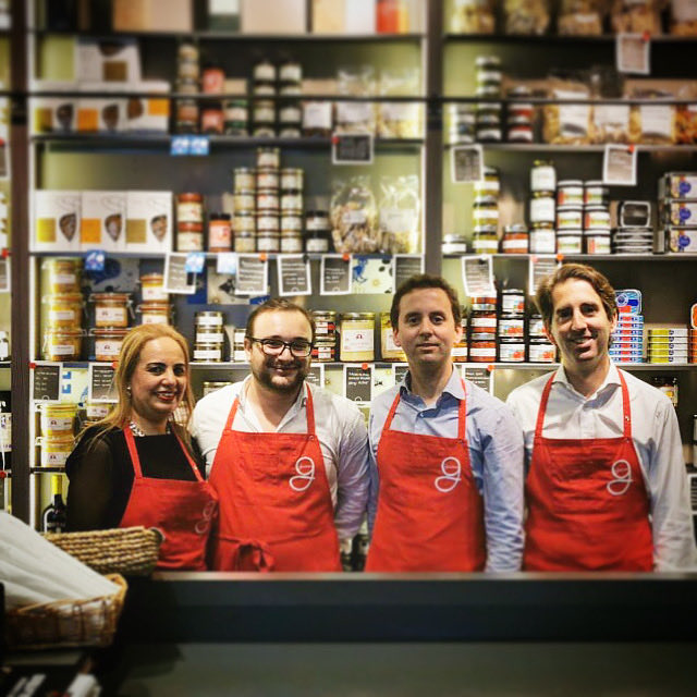 NationStGermain's tweet photo. Pour simplifier vos séjours dans la capitale. L’hôtel des @nationstgermain a le plaisir de vous annoncer son nouveau partenariat avec les restaurants @chez_gustave_75009 , pour le déjeuner et le dîner, servis directement en chambre ! 😁😷🇫🇷🥐 Réservez sur  nsg@regetel.com ! https://t.co/n84Zjn9Ah8