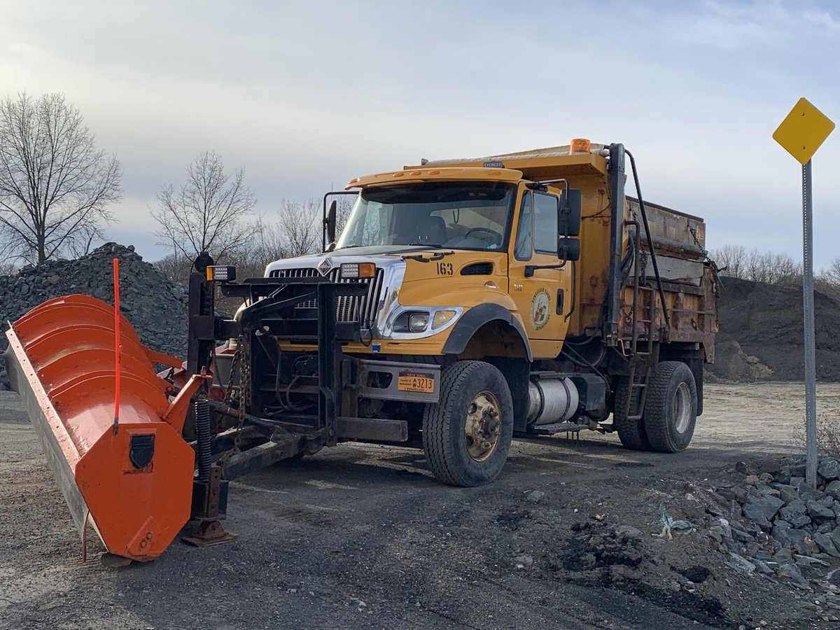 RensCoHighway's tweet photo. ...WINTER STORM WARNING REMAIN IN EFFECT FROM 7 PM THIS EVENING TO 1 PM EST THURSDAY. HIGHWAY DEPT. MAKING FINAL PREPARATIONS FOR THE PENDING STORM. https://t.co/fxJpBSaELh