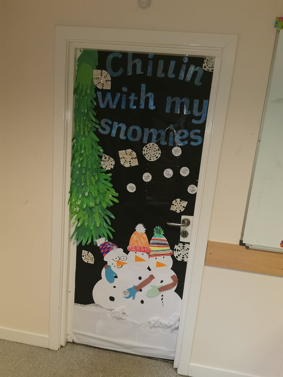 MrsScott_IWBS's tweet photo. Chillin' with my snomies and some of our elfs hanging around on our shelf! #WatchUsGrow @IWBSFalkirk https://t.co/SFah8B2oHA