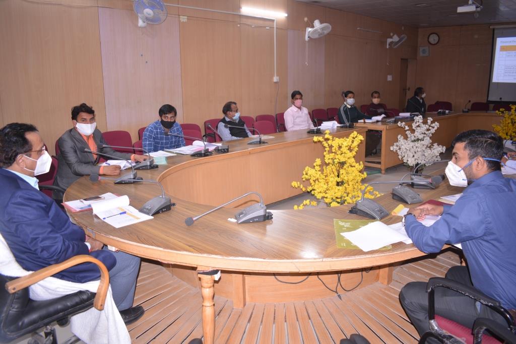 Shri1Keshav's tweet photo. District Skill Committee meeting.
#mgnf
@nar_rudseti @DAY_NRLM @FollowCII 
#EducationMinisterGoesLives #SkillHaiTohFutureHai #SkillForward #skills #SkillIndia #msde @MSDESkillIndia @DGT_MSDE @PROBaran2 @NSDCINDIA 
#skill4employment #skillheroes https://t.co/W1lvdQ03MJ