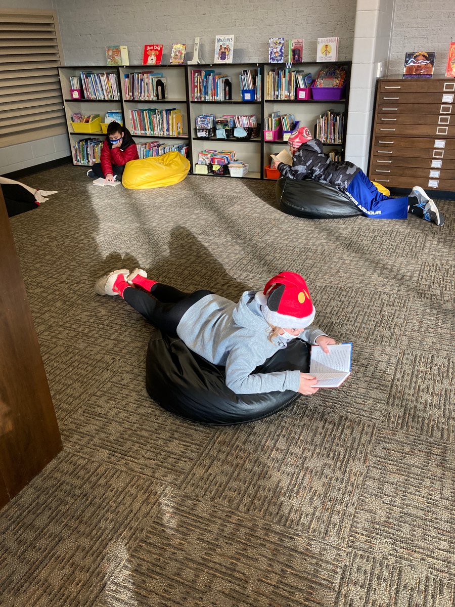 JCSD_Library's tweet photo. 5th Graders selected fantasy books this morning for reading workshop. https://t.co/8LsQiMomUm