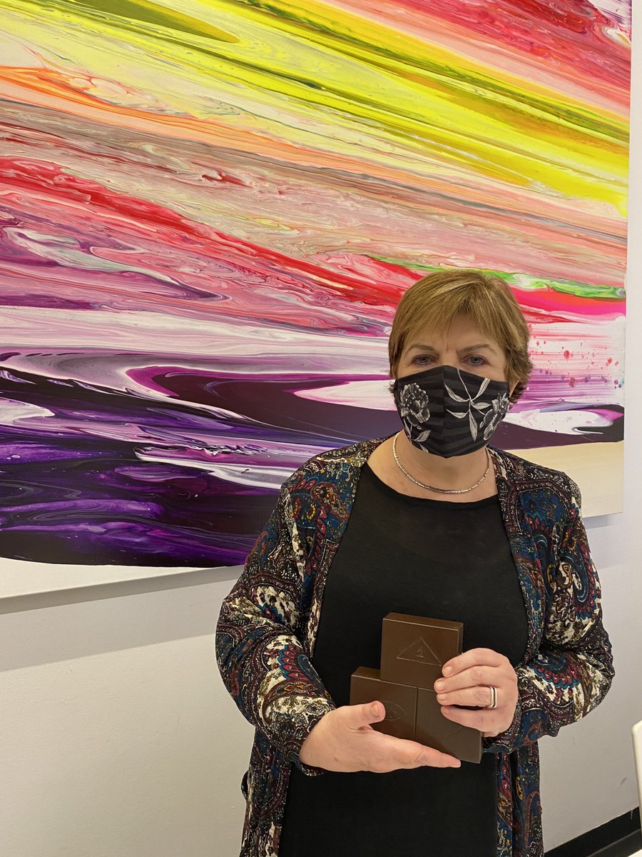 galeriasenda's tweet photo. Ens fa molt feliços anunciar que Chus Roig ha rebut el Premi Honorífic - Fundació Banc Sabadell - per la seva trajectòria com a galerista 👏🏻
#PremisGAC2020 @ArtBarcelona_As @galeriesdartcat https://t.co/ADofNYnTZk