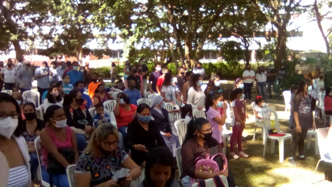 idennacarabobo1's tweet photo. Actividad de IDENNA en el jardín botánico del municipio Naguanagua con las Entidades de atención, familias sustitutas, con la finalidad de alcanzar el fortalecimiento familiar y cuidado de nuestros niños y niñas de la patria 💪🏻💪🏻💪🏻❤️❤️❤️🤗🤗 https://t.co/9DypPR6mUs
