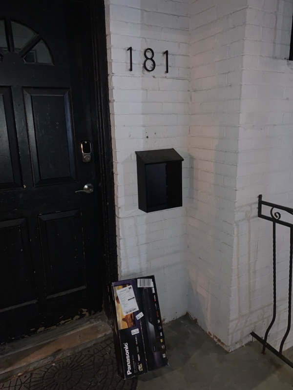 RPSniderman's tweet photo. @amazon Help!! #intelcomexpress delivered my package to 181 <Unknown street> with a black door instead of 181 <My Street> with a red door. #intelcomexpress says "We have no idea what street it went to. Accept that someone else now owns your package" https://t.co/d34KNK5M6a