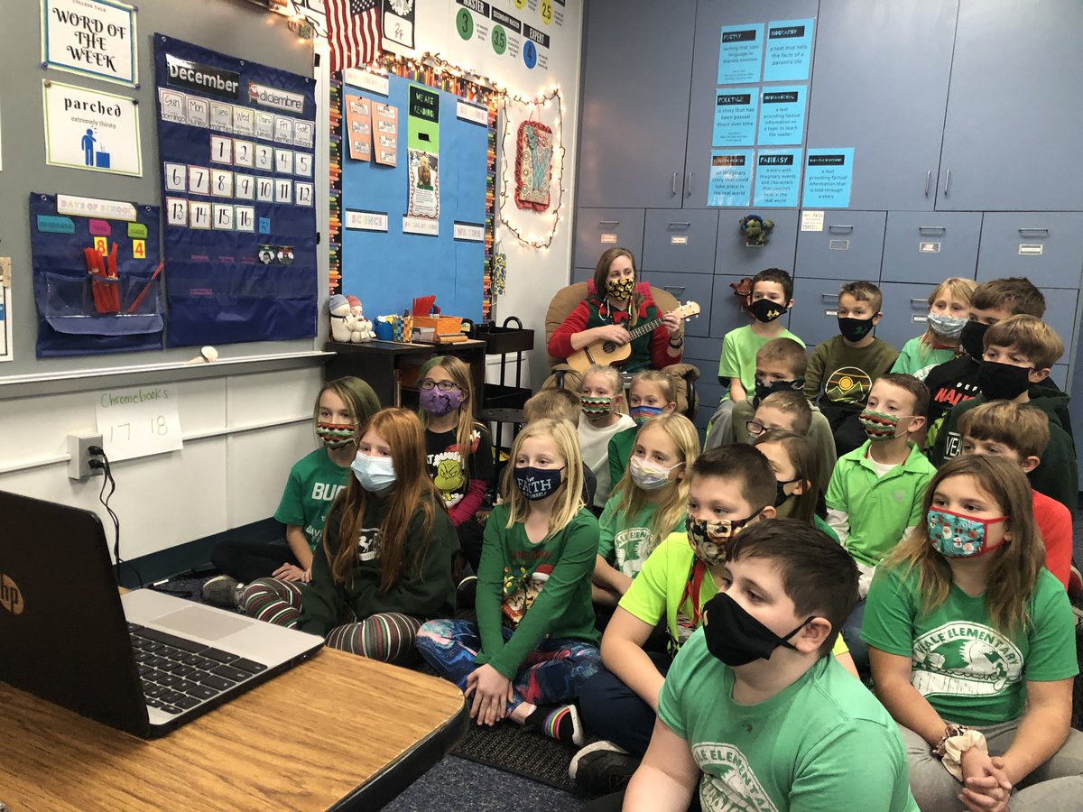 VealeElem's tweet photo. Veale Third Graders utilizing technology to perform Christmas songs for their parents. https://t.co/N3BQCMoHUN