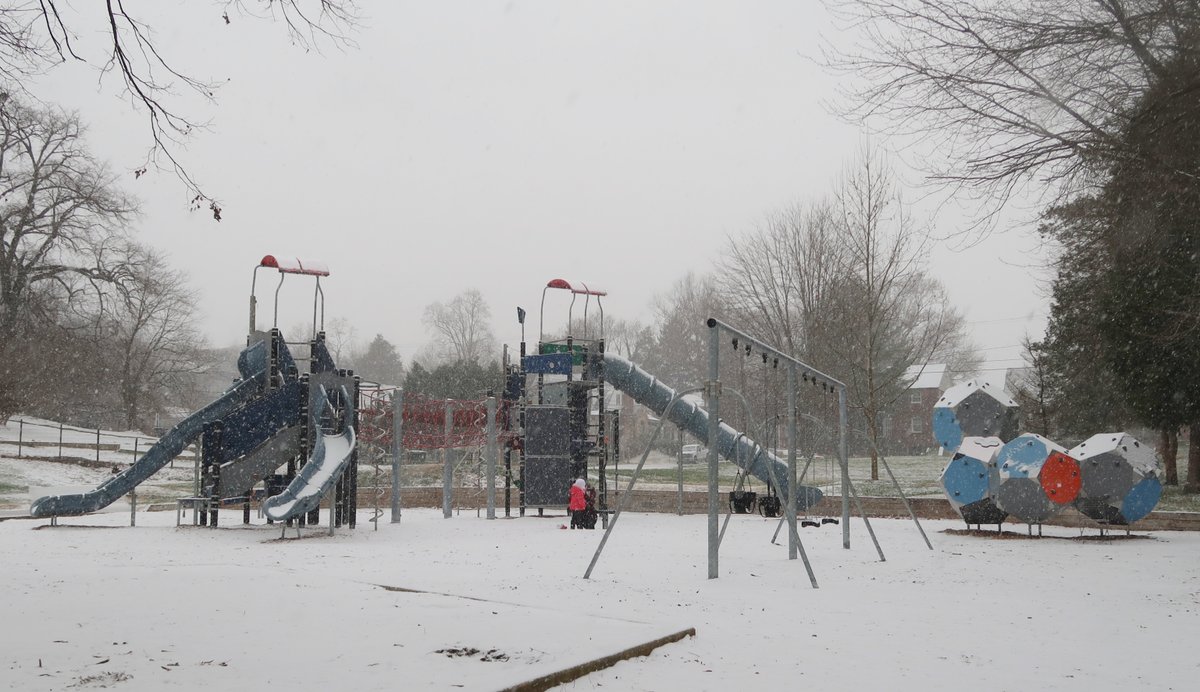 MontgomeryParks's tweet photo. More views of snow in the parks!

Our thanks to Montgomery Parks' Jordan Gray for these shots from Ellsworth Urban Park in Silver Spring! https://t.co/GA4FzJxWfP