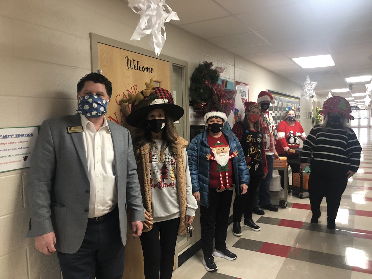 JennEngelken's tweet photo. Yesterday we celebrated our VPA students hitting their 500,000 pages read goal! Thanks to all of our sponsors who helped reward our voracious readers. Next goal: 1,000,000 pages! #CanesRead #CaneClassroom #VPArocks #RISEArkansas #ReadingRevolution https://t.co/oKf2MYlsXl