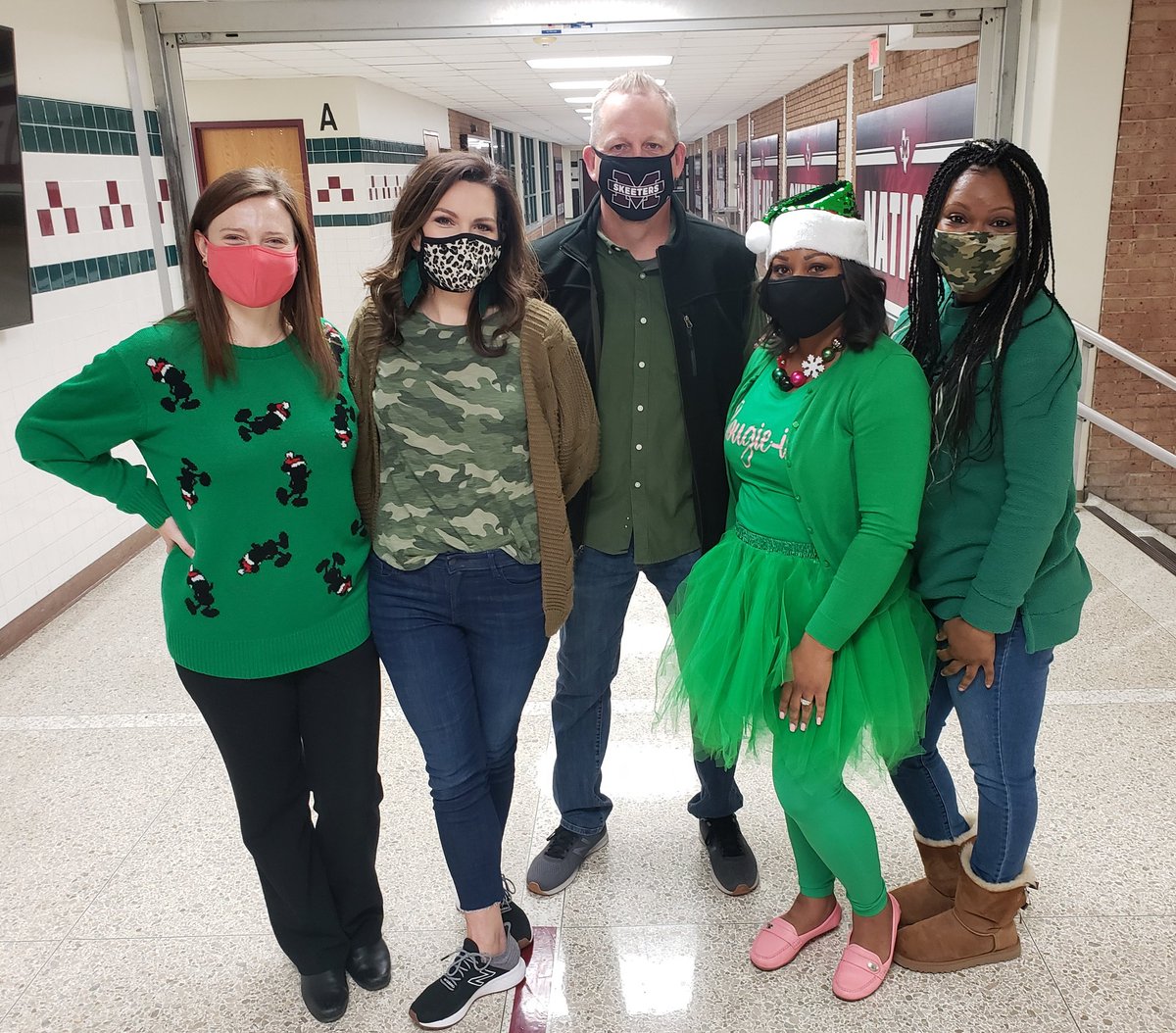 MesquiteHS's tweet photo. We're grinning &amp; greening at MHS today. You'll find no Grinches here! #DontBeAGrinch #MHS12Days https://t.co/4HBI8hPqfO