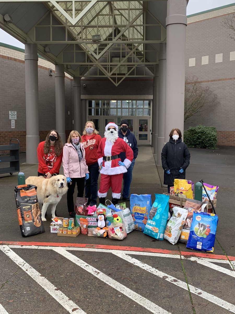 VRMSManny's tweet photo. TSK classroom with Santa today getting donations for their annual SantaPaws event! Love the spirit! #vpssuccess #rollstorm #tie https://t.co/tQHA4TPRpw