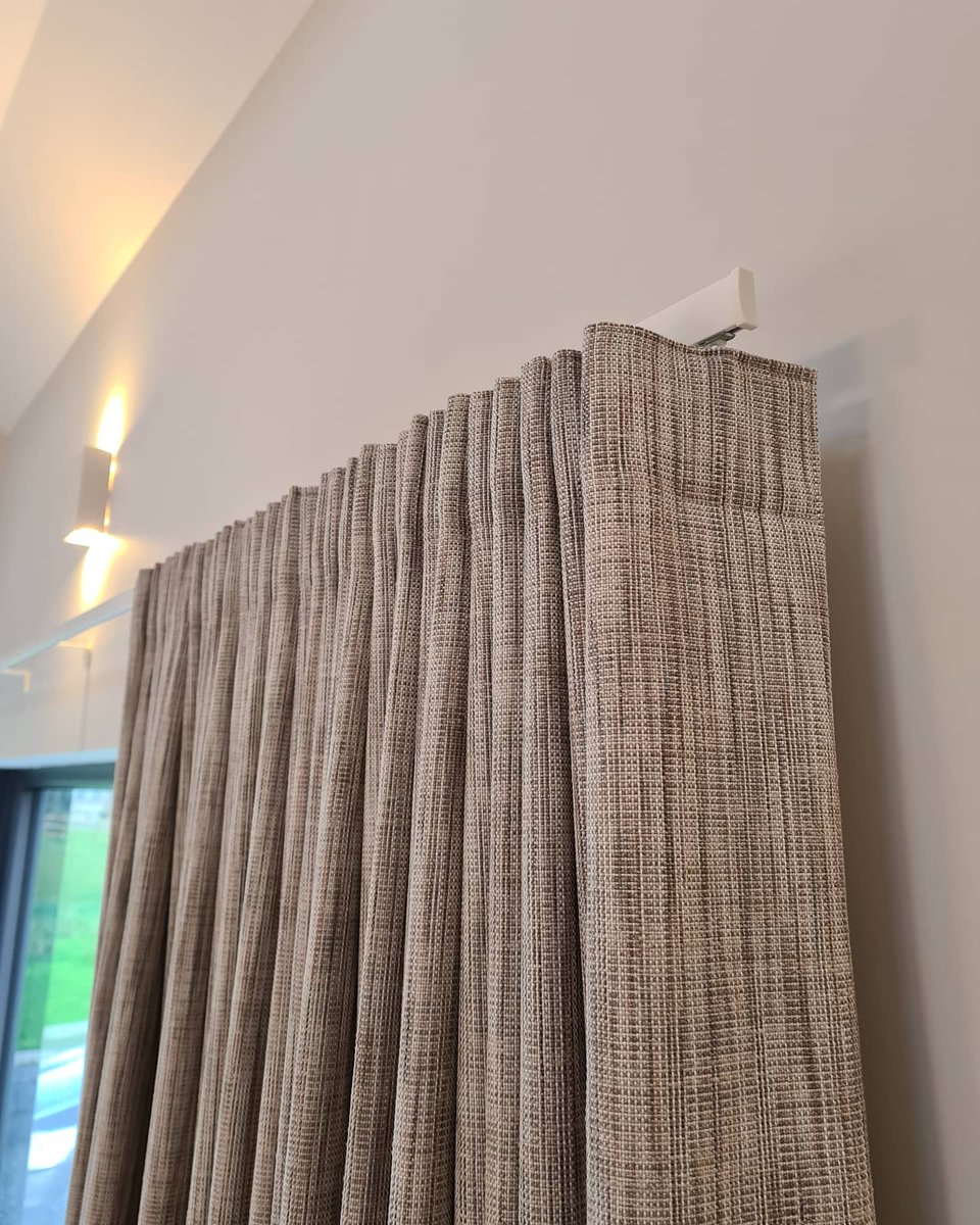 FUSION_HOME's tweet photo. A large corner window was completed lately by us in Clonakilty, firstly we fitted a 5 meter curved rail, then added wave tape curtains, the fabric called Hawes Limestone from @PrestigiousText a lovely weaves fabric ideal for the house in the countryside.
#PopInLetsBegin https://t.co/SndbigLEUV