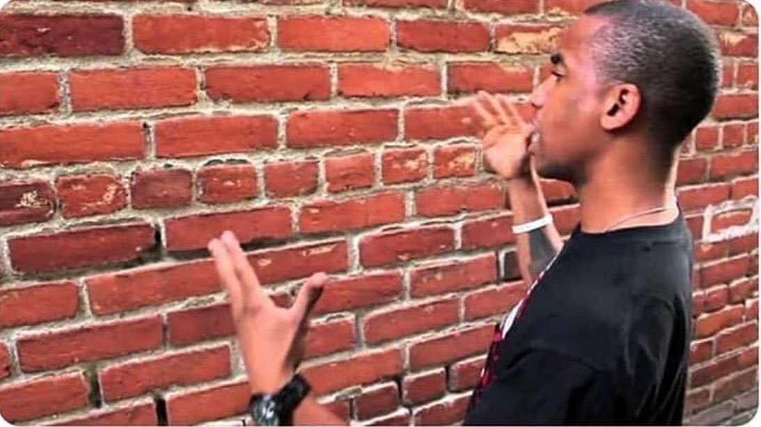clara__citation's tweet photo. Quand le mur pour aller a poudlard refuse de te laisser passer parceque tu est un putin de mordu https://t.co/lJB3V9mW0N