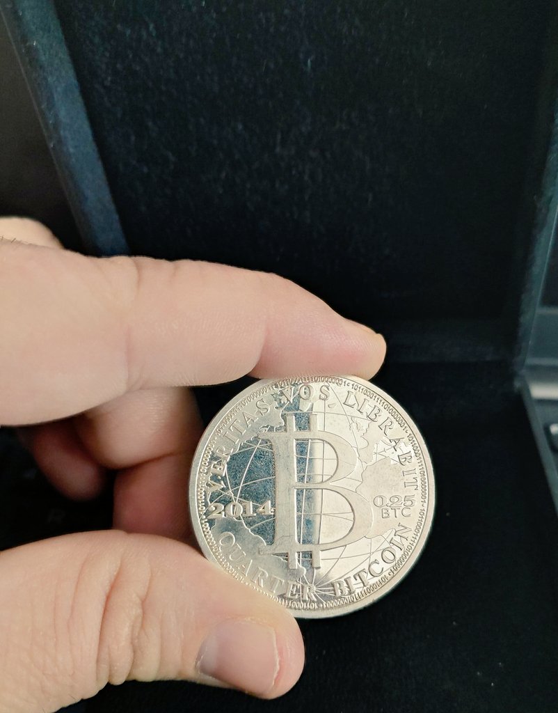 [BITCOIN NEW ATH GIVEAWAY]

We made it. #Bitcoin hit a new ATH . To celebrate this I'm giving away a 0.25 $BTC coin again to 1 lucky Winner.

The Giveaway will last until 31.12.2020 

RETWEET this Tweet
LIKE this Tweet
Tag two friends 

PS: You need to follow so i can DM you.