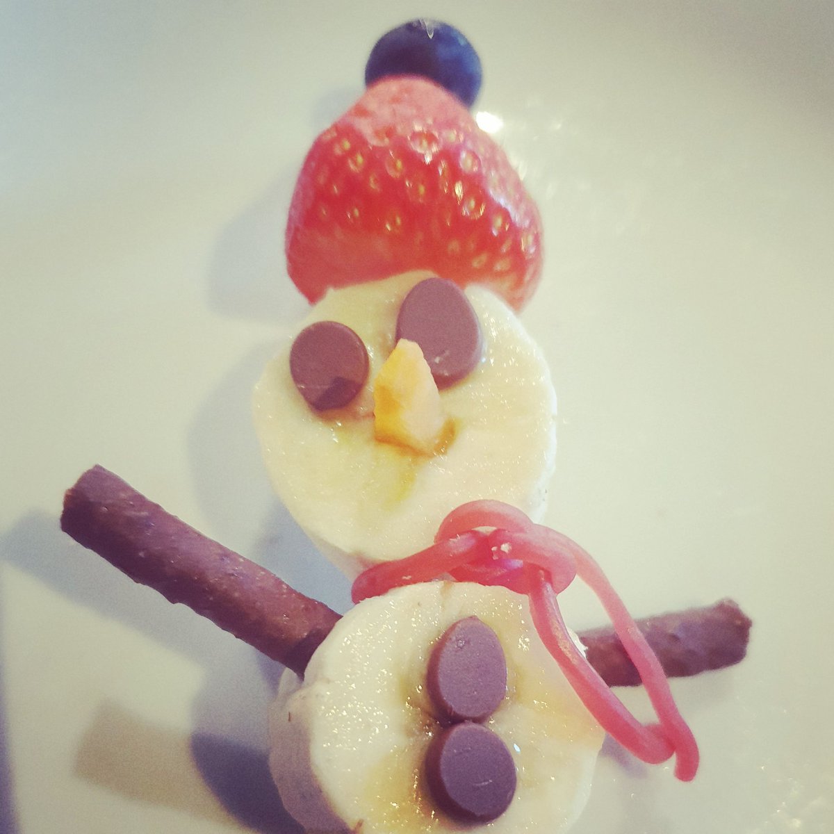 4thDidsRainbows's tweet photo. Party night! Musical faces game, banana snowmen to eat, Rainbow promises made and one Pot of Gold girl moving on to Brownies. What a great end to 2020 for 4th Didsbury Rainbows, have a fabulous Christmas and New Year! @Girlguiding_NWE @Girlguiding @GirlguidingMcr https://t.co/B4HKypoLzC