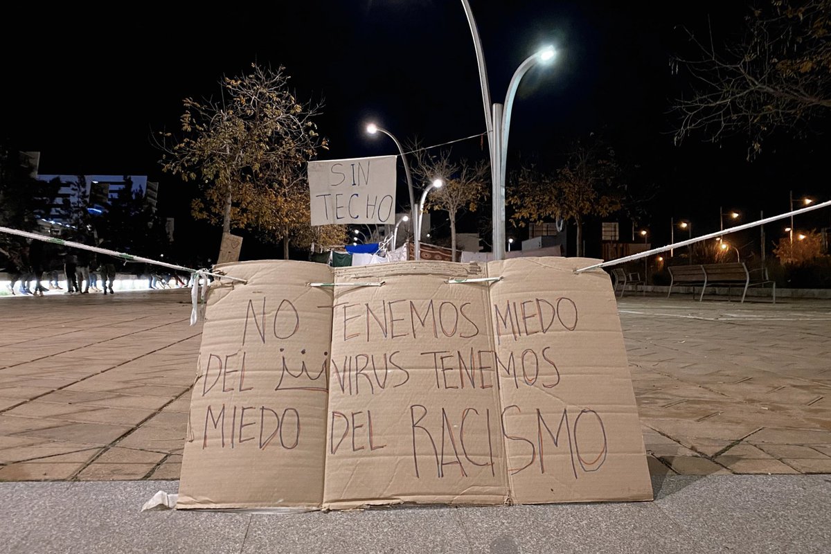 Durant els pròxims dies acompanyaré a les víctimes de l'incendi de la nau del Gorg. Ara, alguns d'aquests supervivents es troben en un campament provisional prop d'on se situava la nau.