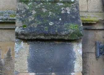 So, in close up, here are two apparently similar black crusts but one is mineral (lower half of image, the sooty evaporite deposit) while the upper half is living - a black lichen.