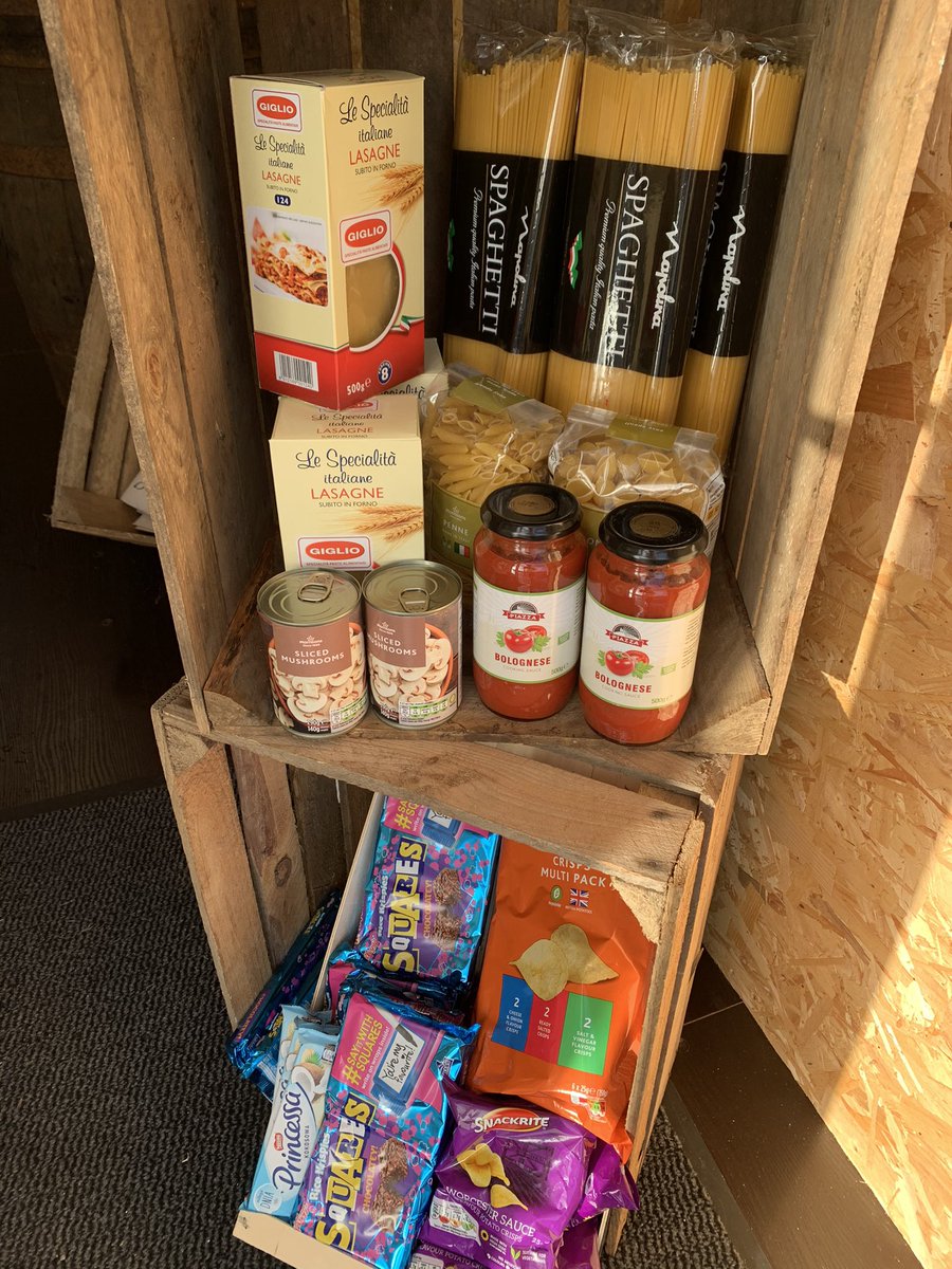 Cofiwch bod y Big Bocs Bwyd ar agor dydd Gwener rhwng 9 a 10.30.  Remember that the Big Bocs Bwyd will be open on Friday between  9 and 10.30.    Please spread the word and retweet. Diolch @FareShareCymru <a href="/OakSch/">Oak Field PS Barry</a> <a href="/VOGCouncil/">Vale Council 🏴󠁧󠁢󠁷󠁬󠁳󠁿🇺🇦</a> #bwyd #food