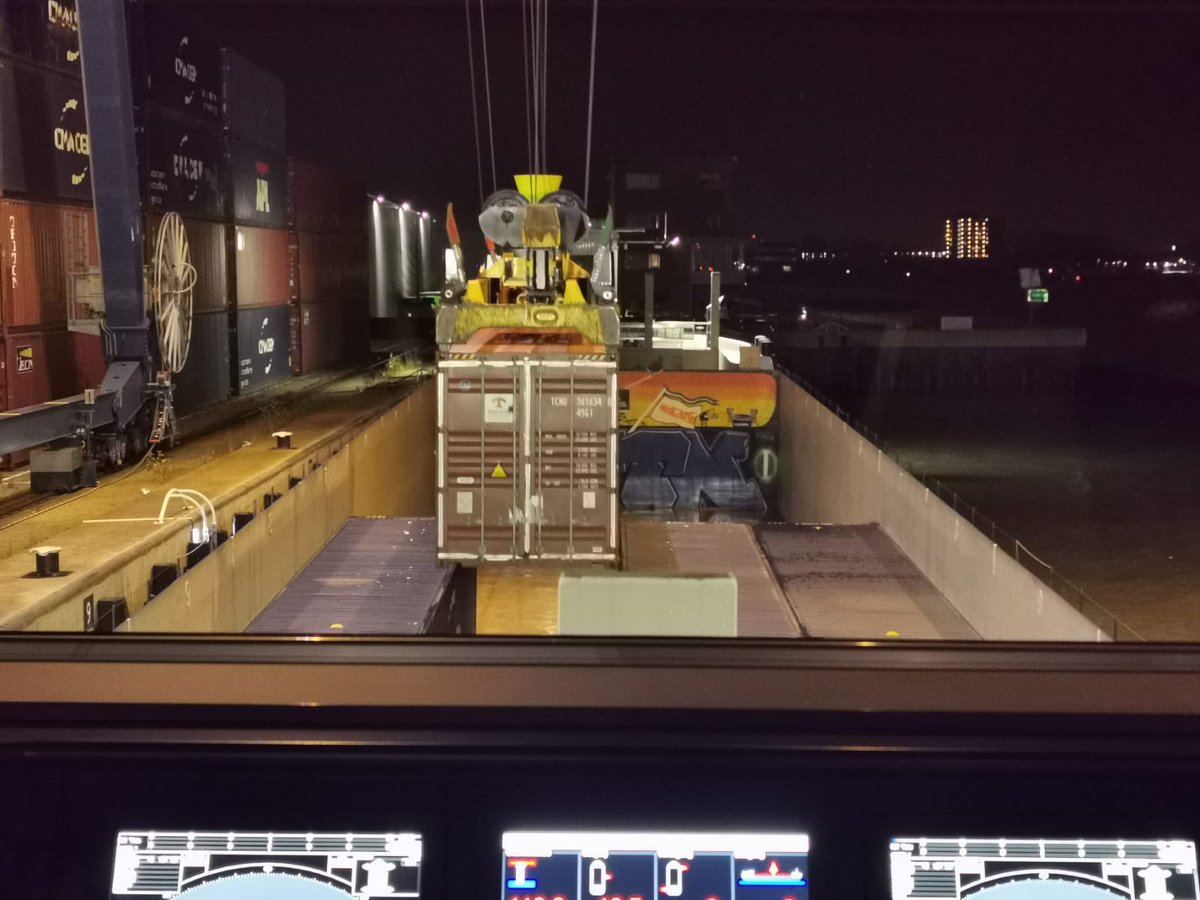 NCCO2020's tweet photo. Eerste contAiners geladen. #denboschmax https://t.co/Y11OCIlEkl