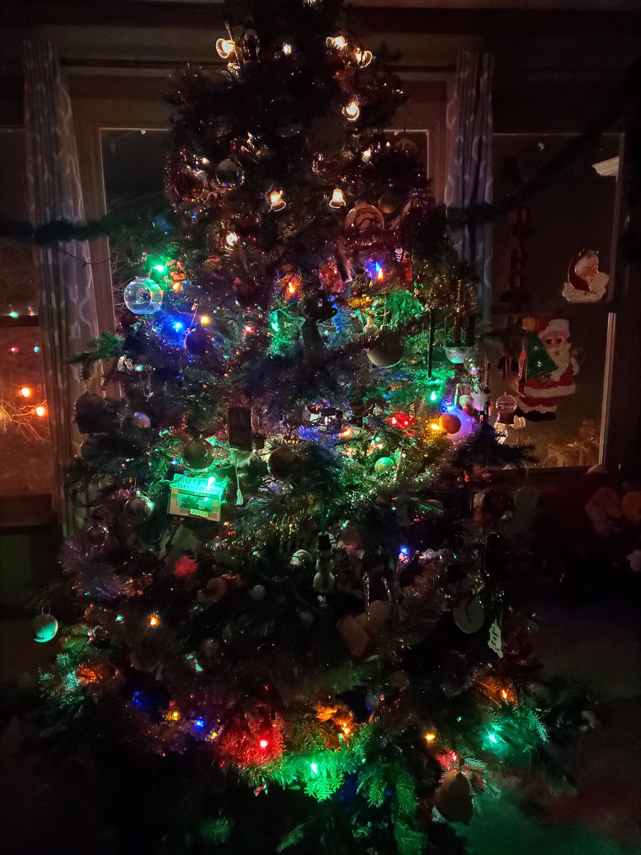 Myron50978924's tweet photo. Hey my orange blooded peeps, let's have some fun. Can you find the Homer ornament on my tree? Do share yours to see if we can find it. #whereshomer @AndrewB71540413 @skauffman78 @Brittany81288 @BPlantenberg @HDmikebooso @P_Rod2024 @matthew46706 @Susan55776392 @Kellie__Hogan https://t.co/qUpRRYKj8Q
