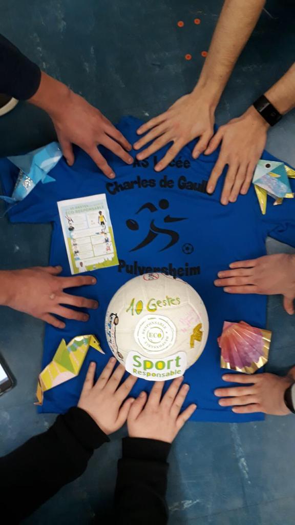 gr_nathalie's tweet photo. Le 6e challenge JO lycees @unss @MAIF n'est pas encore terminé,  nous attendons vos productions photos et vidéos, un jury va se réunir bientôt pour choisir les 3 meilleures photos et les 3 coups de cœur "ma #GenerationResponsable en 90", avant le 22 décembre , surprenez nous https://t.co/HwWGUTiqRU