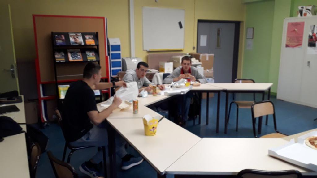 gr_nathalie's tweet photo. Le 6e challenge JO lycees @unss @MAIF n'est pas encore terminé,  nous attendons vos productions photos et vidéos, un jury va se réunir bientôt pour choisir les 3 meilleures photos et les 3 coups de cœur "ma #GenerationResponsable en 90", avant le 22 décembre , surprenez nous https://t.co/HwWGUTiqRU