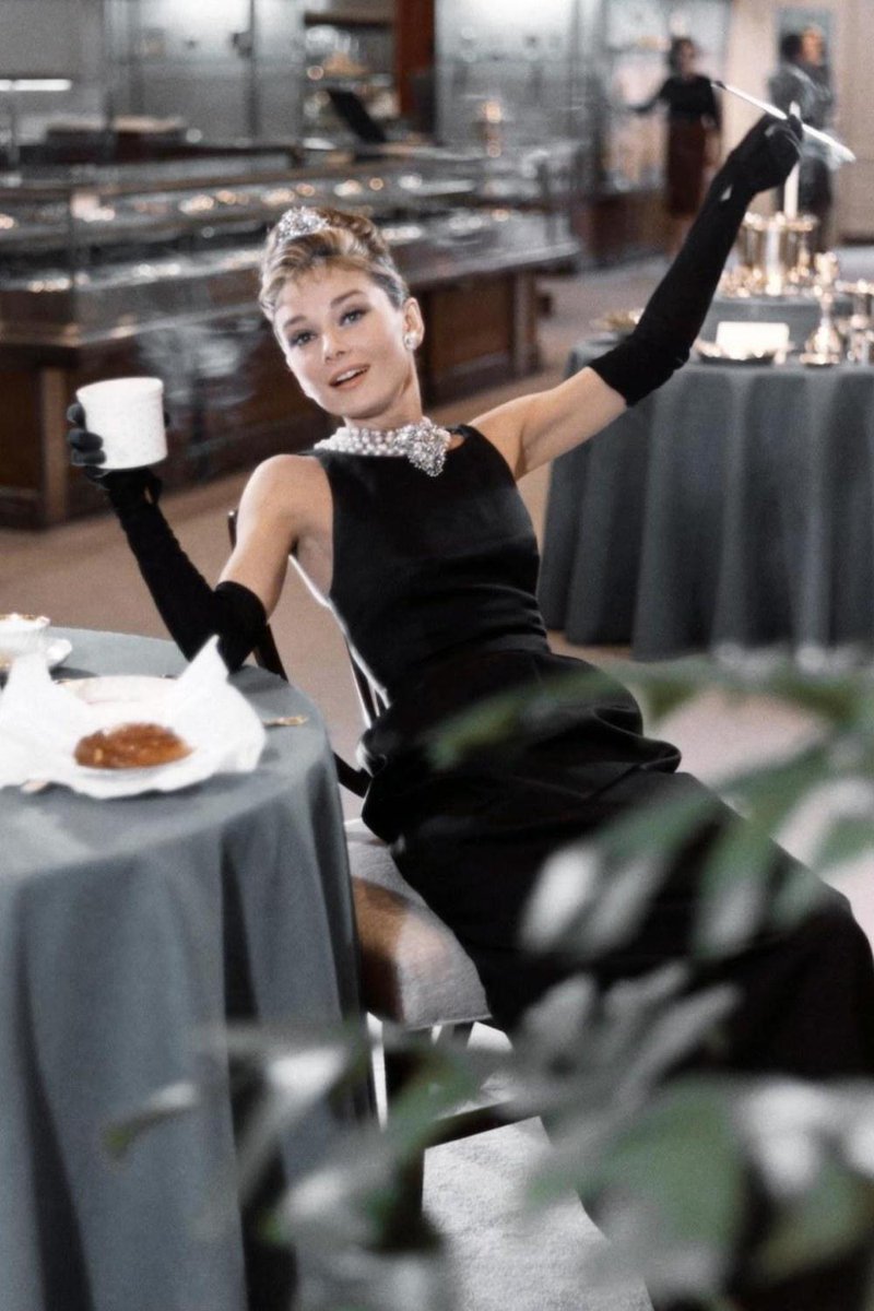 VogueFrance's tweet photo. It's hard to go wrong with a little black dress. Take inspiration from these iconic shots.
---> https://t.co/FMAutMygGE

© Getty Images https://t.co/RhY8uCE0rj