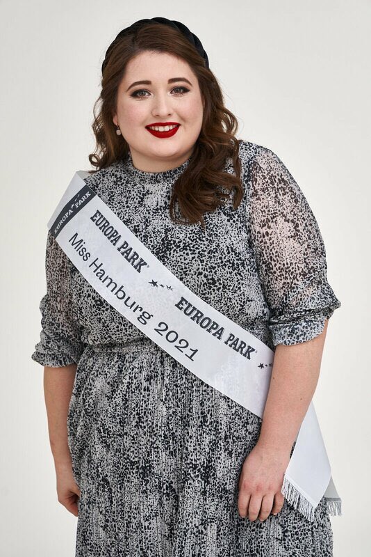 SchoenWild's tweet photo. #MissHamburg #MissGermany2021 #Diversity #fürmehrvielfalt #respectmysize 📸 @tobiasdick_ https://t.co/Cui2Hnt1x9