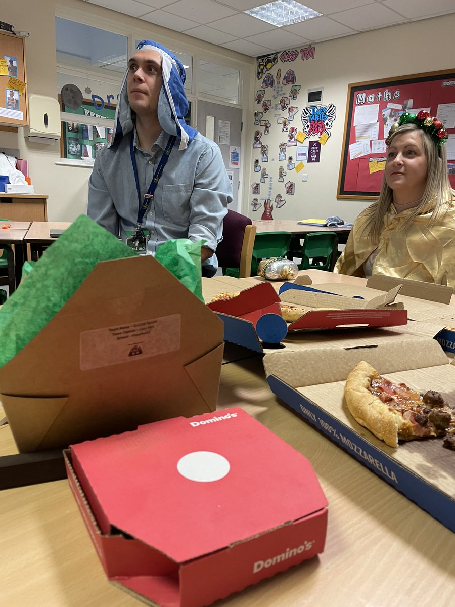 ShaunaNix's tweet photo. Thanks to HCAT for our quiz night had a laugh to say the least #quizzierascals thanks for our pizza @teaching_gail https://t.co/DKOymcFI6v