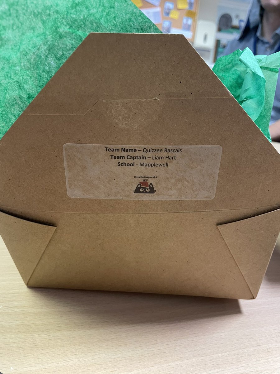 ShaunaNix's tweet photo. Thanks to HCAT for our quiz night had a laugh to say the least #quizzierascals thanks for our pizza @teaching_gail https://t.co/DKOymcFI6v