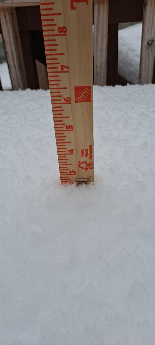 eramseth's tweet photo. @TuckerFox5 changing to freezing rain or sleet here in Gaithersburg now (not sure the difference between the 2). Took this measurement beforehand. https://t.co/gWuAyYHHL1