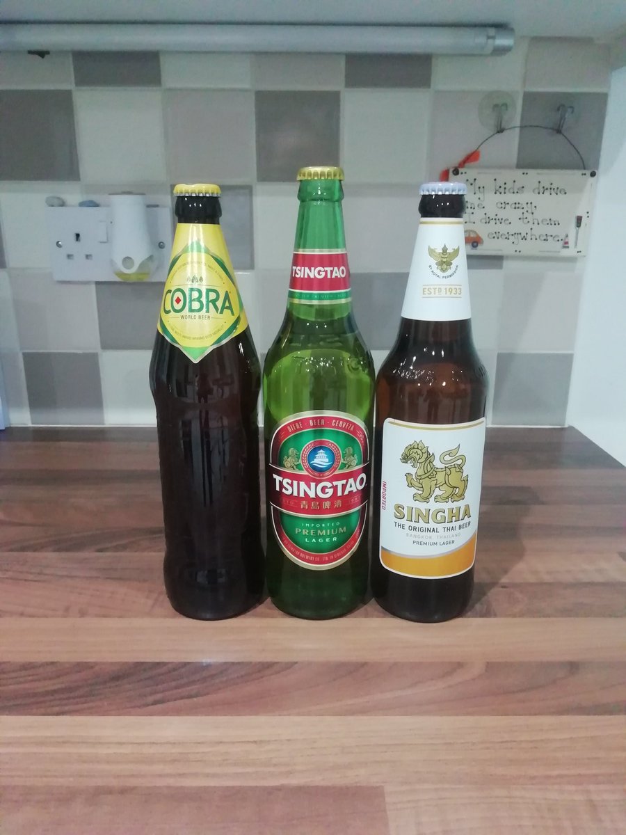 RobertCockings's tweet photo. Fresh faces for tonight's football Holiday swill and some fine foreign lagers on show in Cobra, Tsingtao and Singha #xmasdrinkadvent #18daysoff #indian #chinese #Thai #13daysofXmas https://t.co/EUI3USyTvb