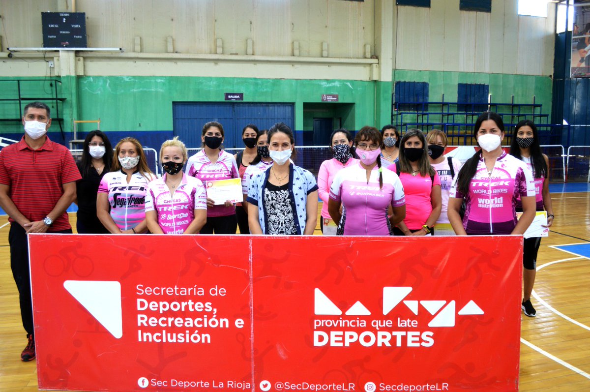 secdeportelr's tweet photo. Realizamos el Taller Saludable Nutricional, en el Poli Evita a cargo de la coordinación de nutrición de la mano de nuestra Lic Mariana de La Colina. El encuentro estuvo org por dir de medicina deportiva y fue dirigido a las integrantes del grupo de MTB 'Chicas Treck La Rioja'🚵 https://t.co/9emouUDiSh