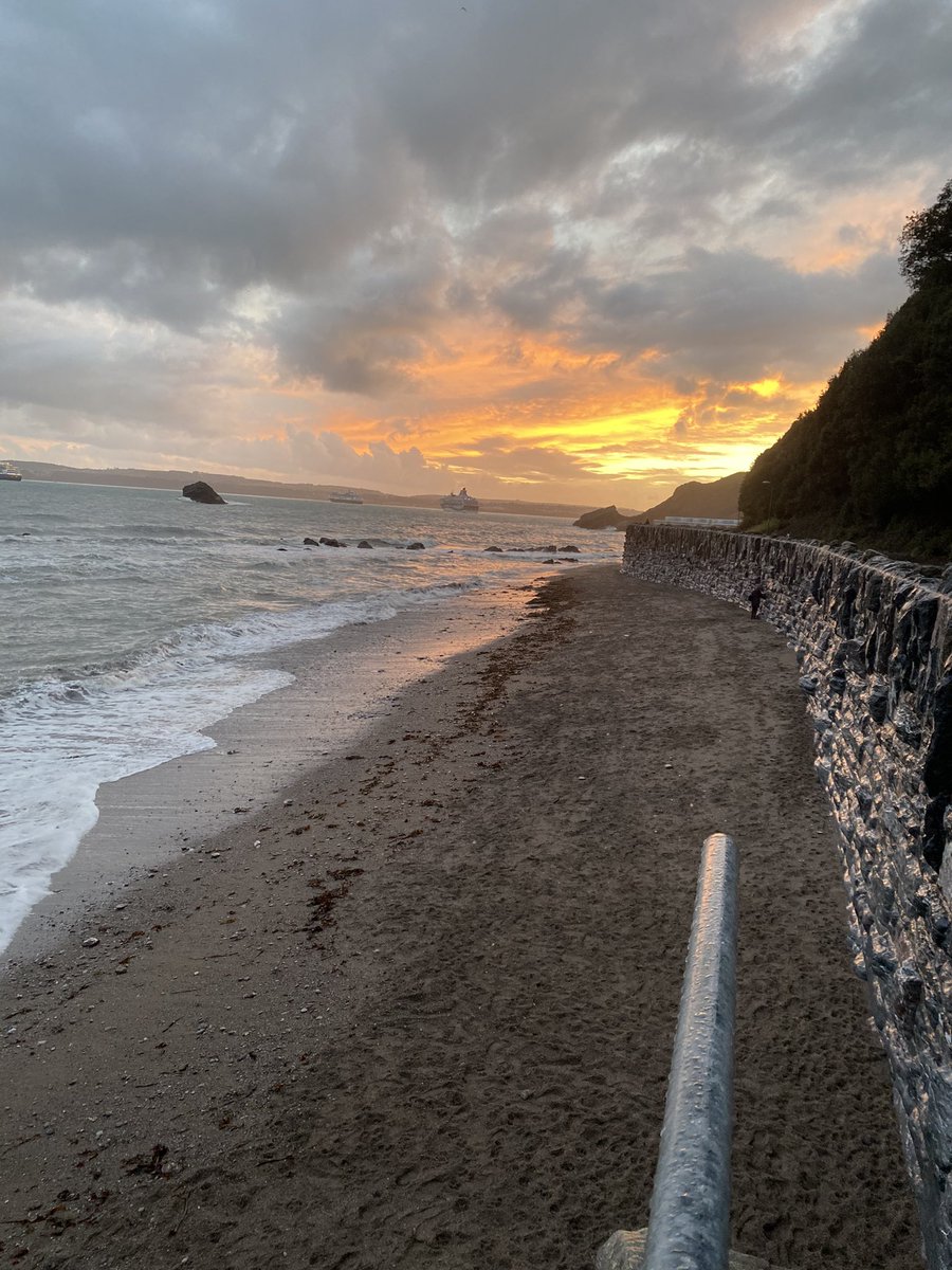 It’s like swimming in front of an open fire 🔥#meadfoot #lovewhereyoulive <a href="/BBettesworth_/">Becky Bettesworth</a> <a href="/MandMJonesDeli/">Me & Mrs Jones</a> <a href="/GreatDevonDays/">Devon Days #LoveDevon</a>