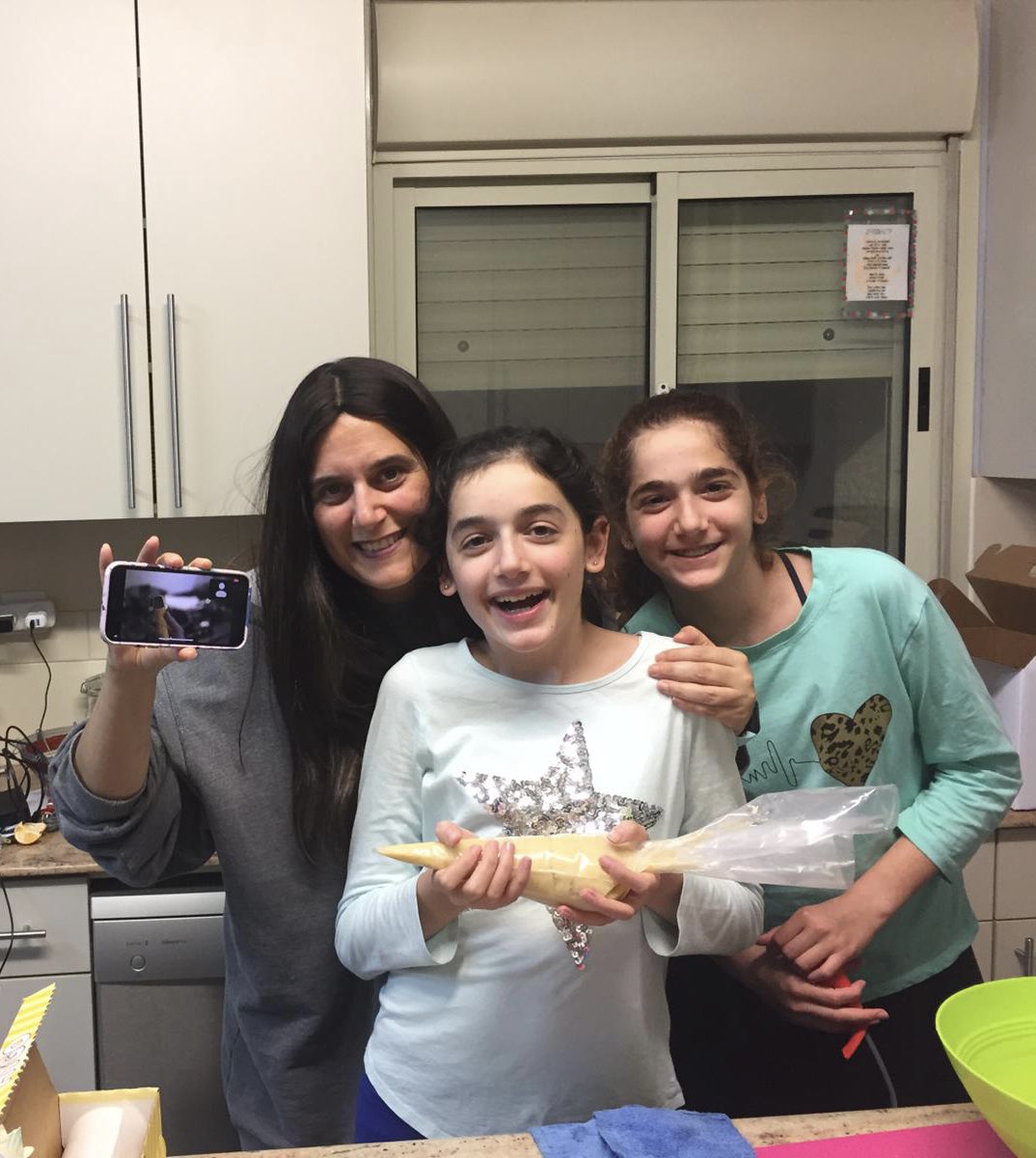 MoriahEllen's tweet photo. Thank you @bengurionu for always making us feel like one family! Pics are from a virtual cooking session for kids that celebrate their #barmitzva or #batmitzva this year. We learned how to make classic, oily, #Hanukkah food. Mazal tov to my twins!! https://t.co/gxjBYYUFEU