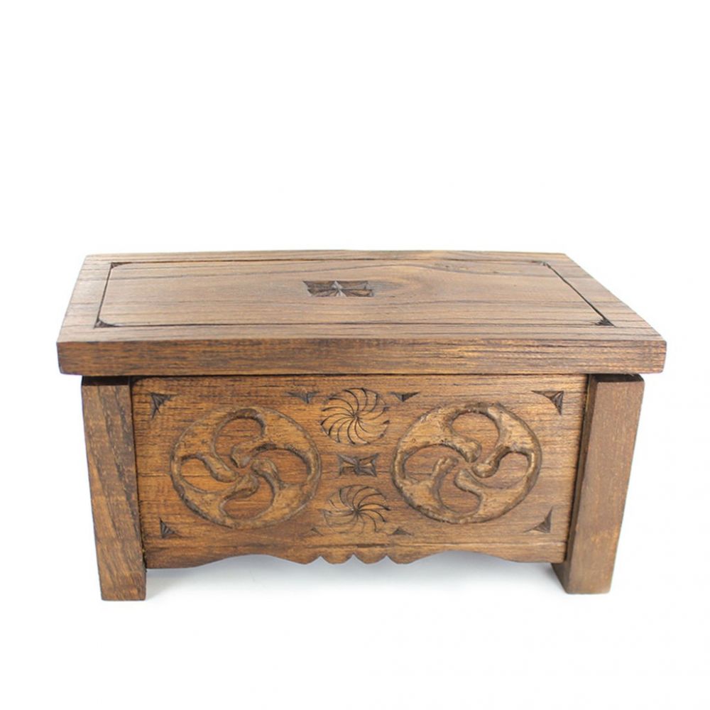 nonbait's tweet photo. Kutxas de madera: son preciosas como joyero, cajita para presentar un regalo o como elemento decorativo.

¿Tenéis una en casa? ¡Mira las nuestras! Con estelas, lauburus o eguzkilore.

👉 https://t.co/jskCQgO95c https://t.co/NGEAdzzXT6