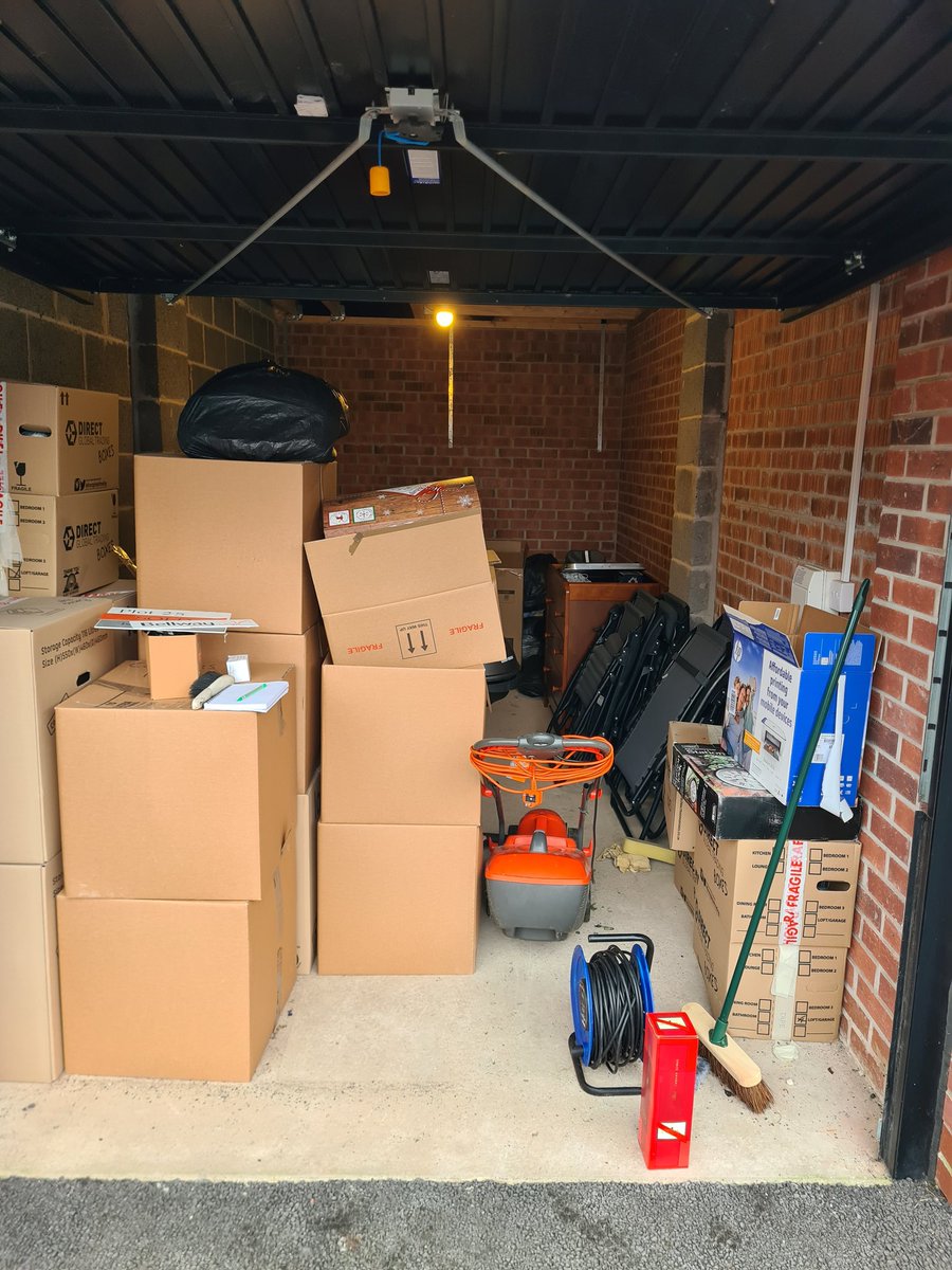 mmmGaryOwen's tweet photo. During lockdown 2 I turned our garage into a golf simulator room. I'm made up with the results so far and have lots of ideas to make it better. It actually didn't cost that much and as you can see I had very limited space. Give me a shout if you want to know cost and dimensions https://t.co/DALWdndFnD