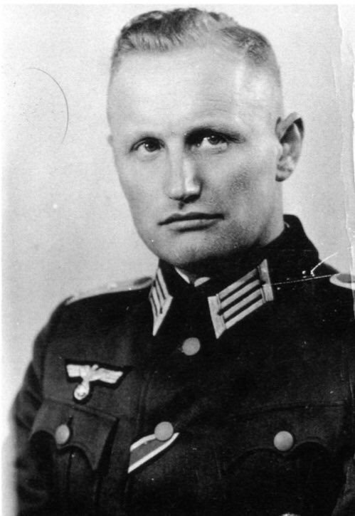 Before the assault commences, some key 352VGD men. Clockwise;Oberst Erich Schmidt Div C/OMajor Theodor von Lücken 914 C/OOberstLt Johannes Drawe 915 C/O(Wounded nr Tandel 17 Dec)Major Heinrich Hoffmeister 915 C/OMajor Walther von Criegeren 916 C/O (no pic) 8)