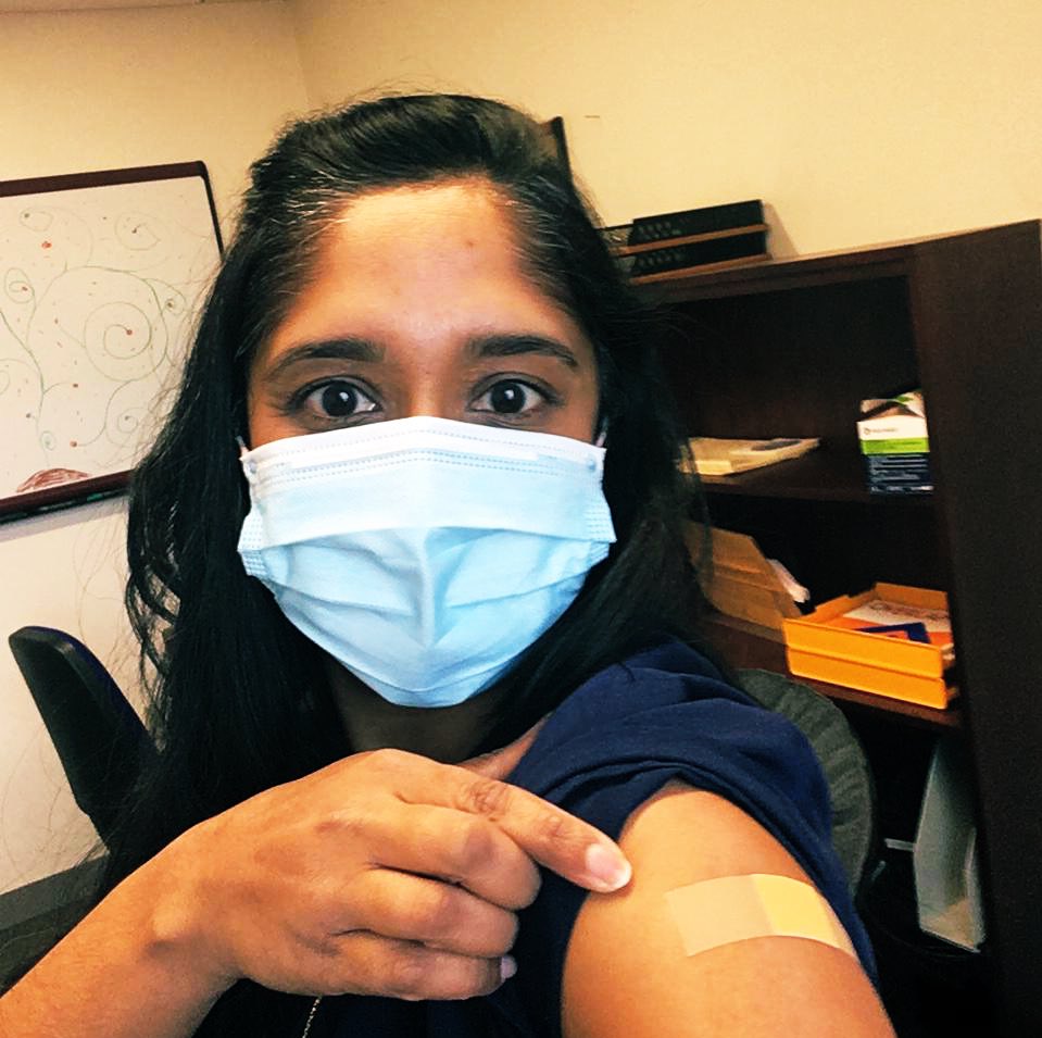 Our own <a href="/AnsuNoronha/">Ansu Noronha</a> MD gets her #CovidVaccine 👏🏻
We recommend all our patients with #IBD should get this when available