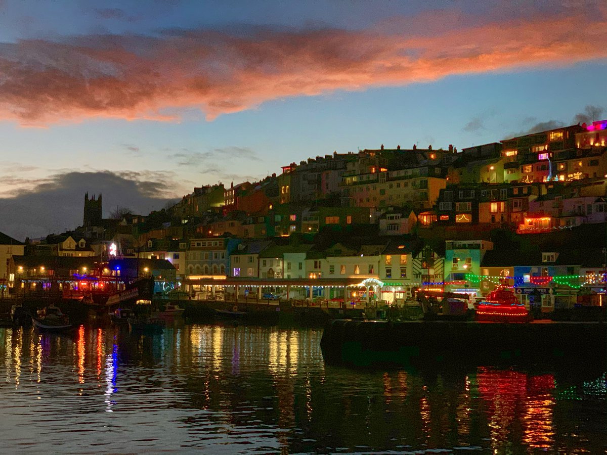 TorBayHarbour's tweet photo. Not a #WhereInTheBay today, but an image of Brixham at dusk, Christmas lights twinkling.
#Brixham #EnglishRiviera #Devon #harbour #coast #Christmaslights #teflections https://t.co/u9ZiieGzeM