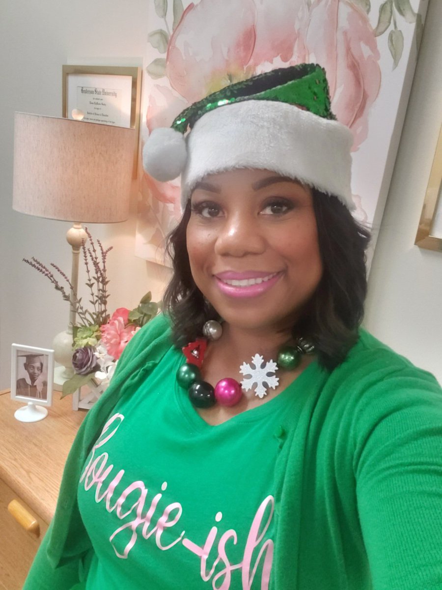 LLJackson08's tweet photo. All green, no Grinch...with a pinch of pink &amp; a bit of bougie, of course! #MHS12Days https://t.co/bP8fMbF3xb