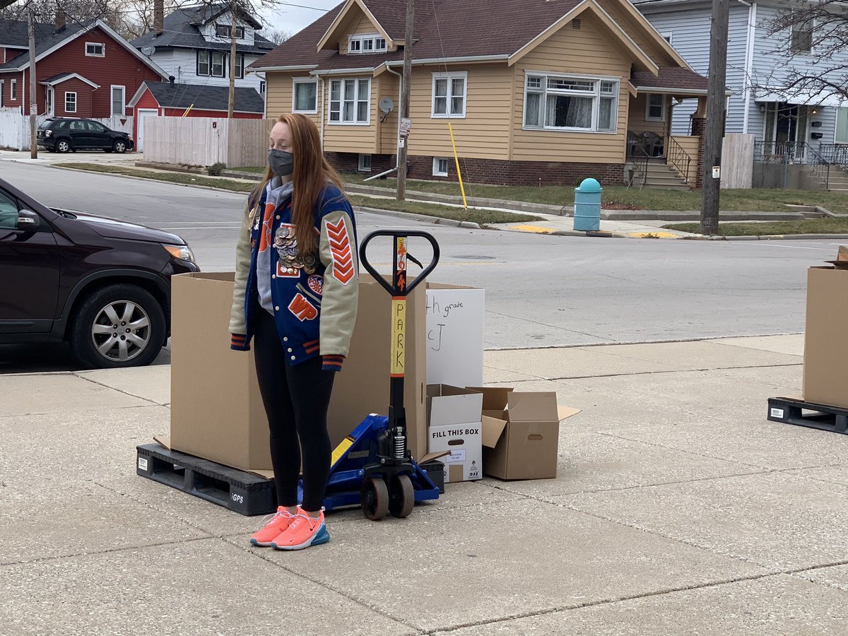There is still plenty of time to bring your food donations to Park!! Drop off is until 6:30pm!! Thank you so much to everyone who already dropped off their canned food! @wphsprincipal <a href="/Park_Panthers/">Racine Park Panthers</a>